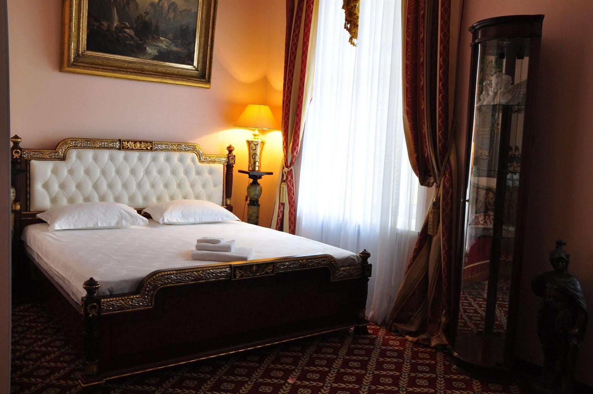 Queen Valery Hotel Odesa Exterior foto