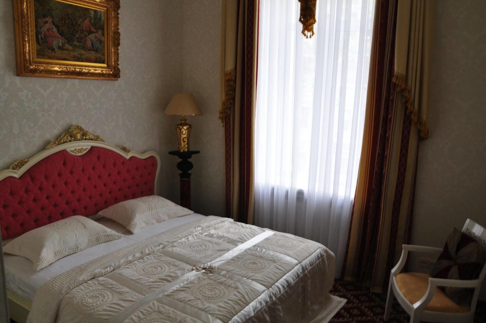 Queen Valery Hotel Odesa Exterior foto